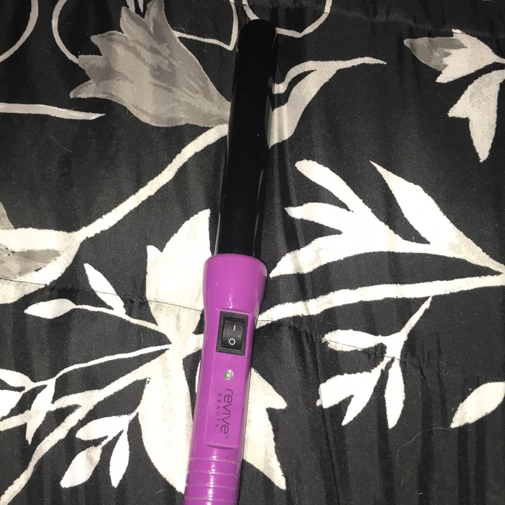 A curling iron